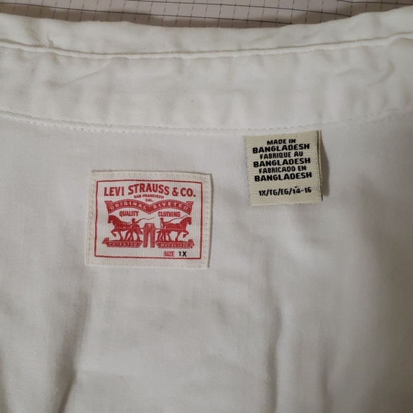 Levi's button down - Picture 5 of 7